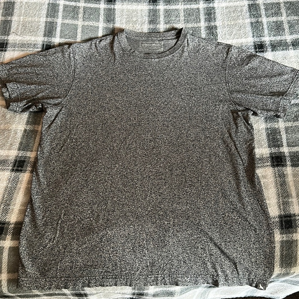 Men’s medium Eddie Bauer tee